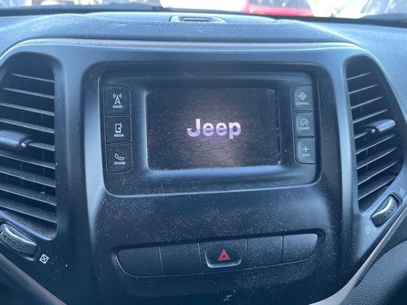 Used 2014 Jeep Cherokee LatitudeImage 4