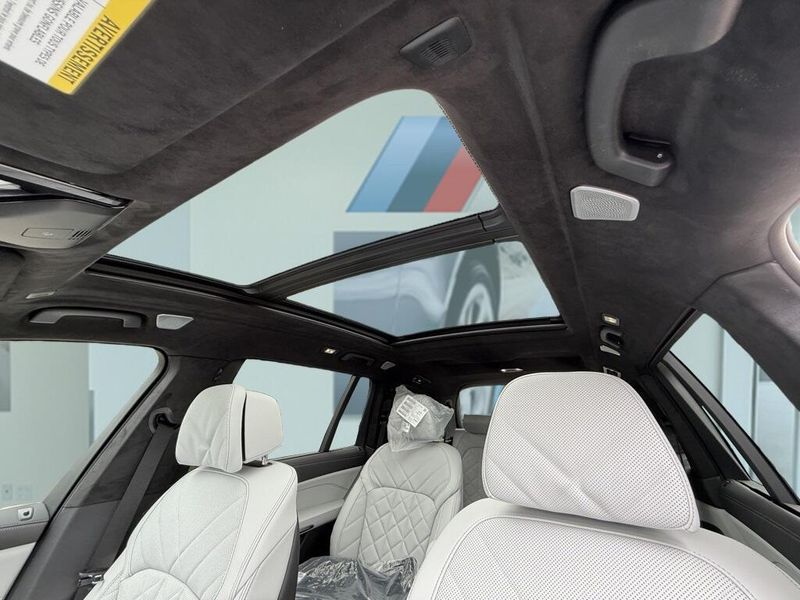 2025 BMW X7 xDrive40iImage 21