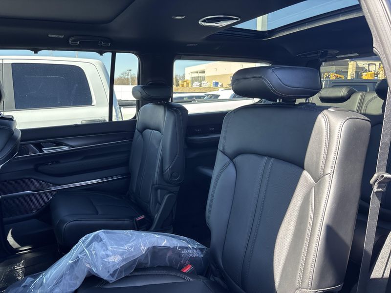 2026 Jeep Grand Wagoneer Summit Obsidian 4x4Image 25