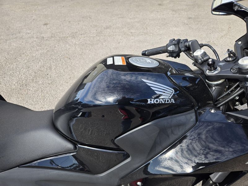 USED 2015 HONDA CBR 300R Image 8