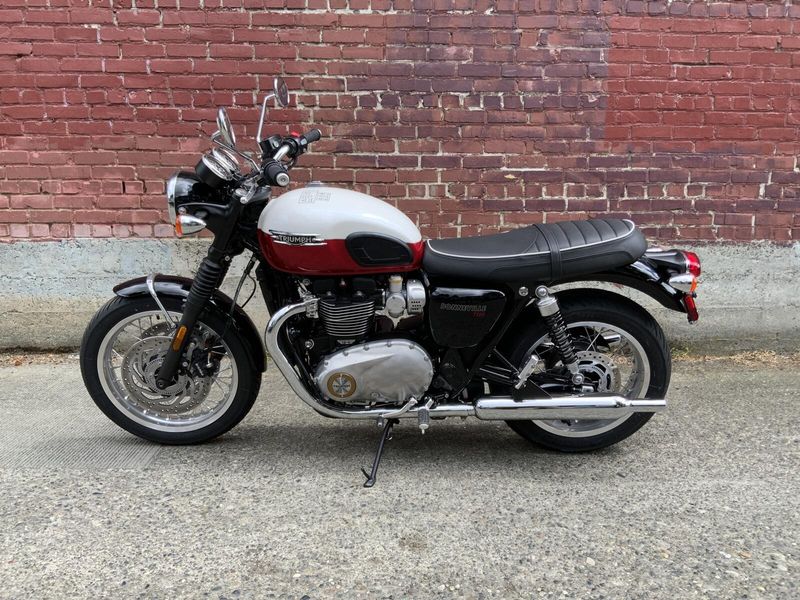 2025 Triumph BONNEVILLE T120