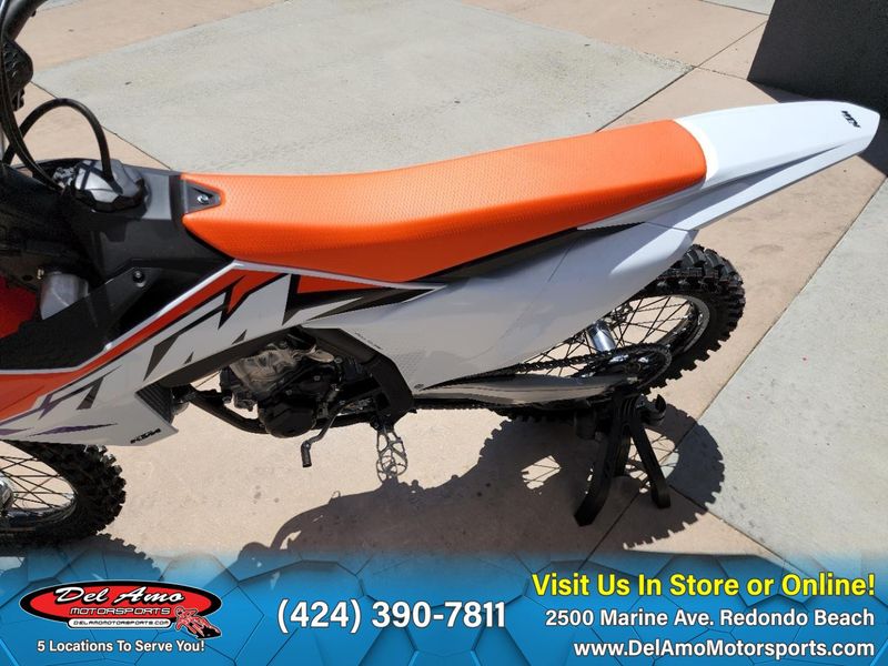 2024 KTM 250 SX  in a ORANGE exterior color. Del Amo Motorsports of Redondo Beach (424) 304-1660 delamomotorsports.com 