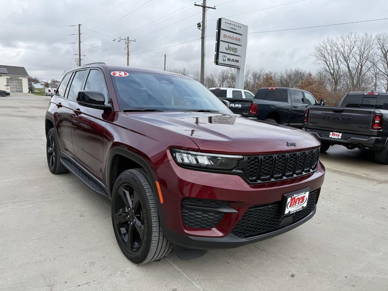 Used 2024 Jeep Grand Cherokee AltitudeImage 41