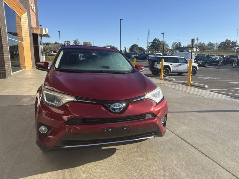 Used 2018 Toyota RAV4 Hybrid XLEImage 3
