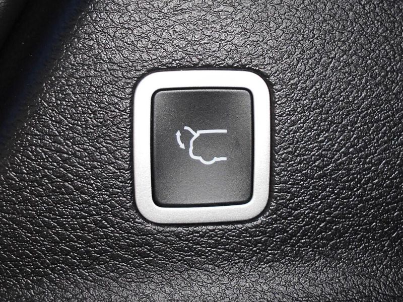 New 2025 Chrysler Voyager LxImage 18