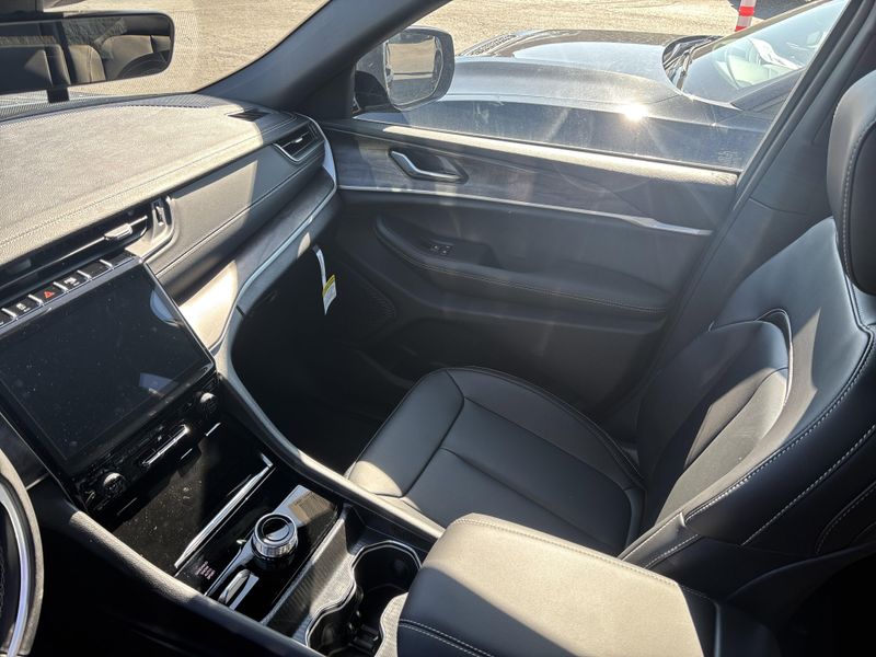 New 2025 Jeep Grand Cherokee Limited 4x4Image 30