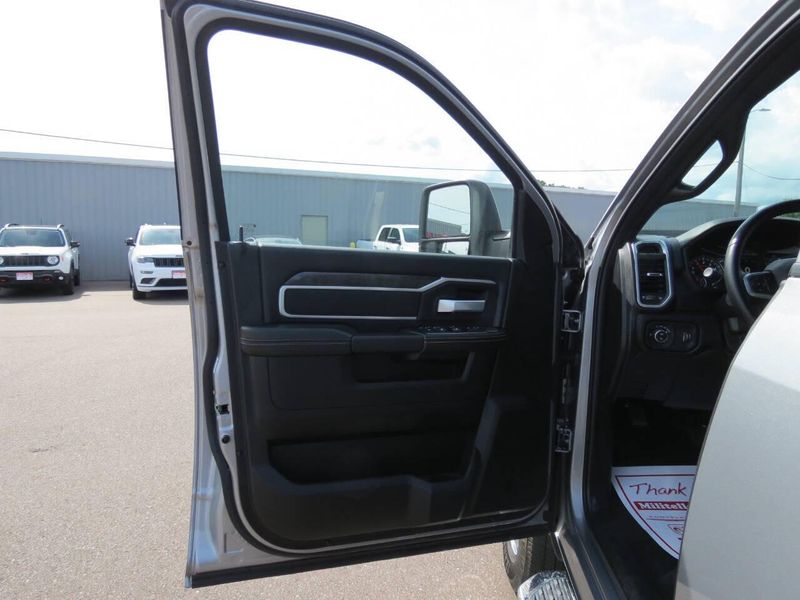 2024 RAM 2500 Big Horn 4x4 4dr Crew Cab 6.3 ft. SB PickupImage 8