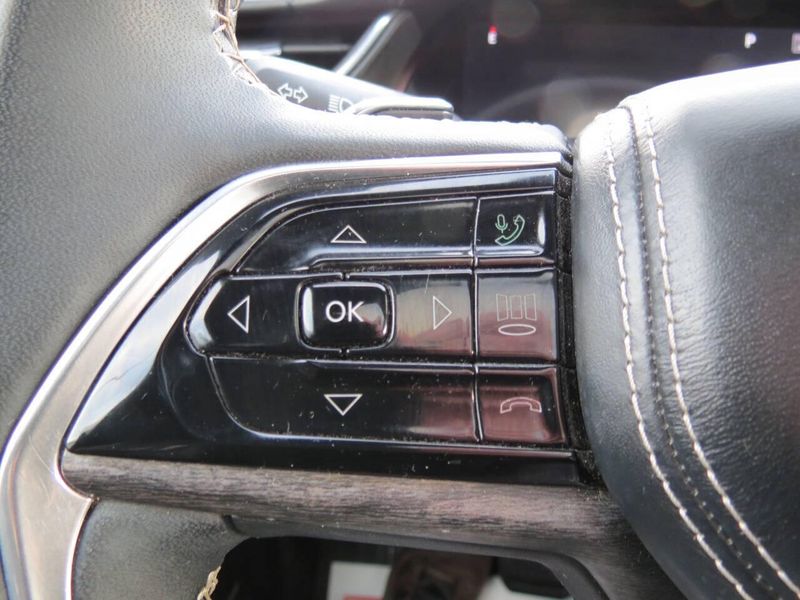Used 2024 Jeep Grand Cherokee L Overland 4x4 4dr SUVImage 23