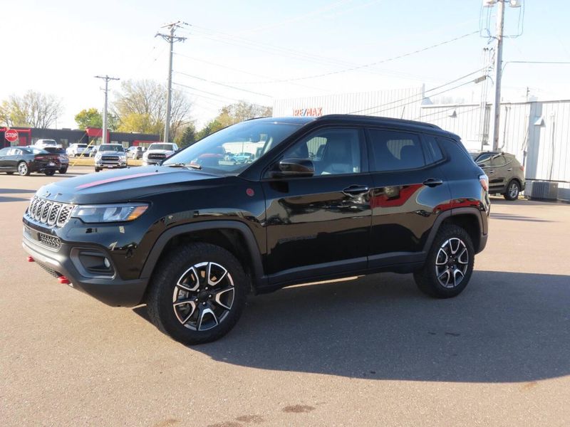 Used 2024 Jeep Compass Trailhawk 4x4 4dr SUVImage 6