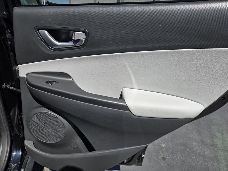 Used 2022 Hyundai Kona Limited DCT FWD