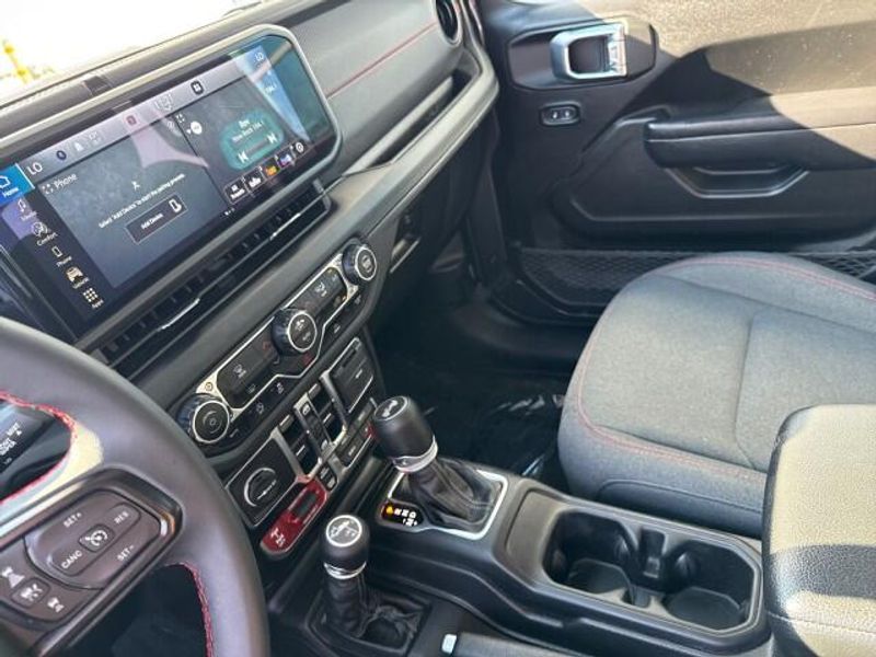 2024 Jeep Wrangler Rubicon photo 17