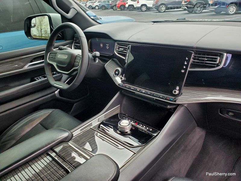 2022 Jeep Wagoneer Series III photo 3