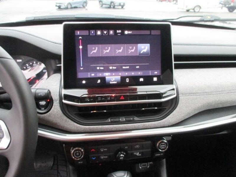 Used 2024 Jeep Compass LatitudeImage 19