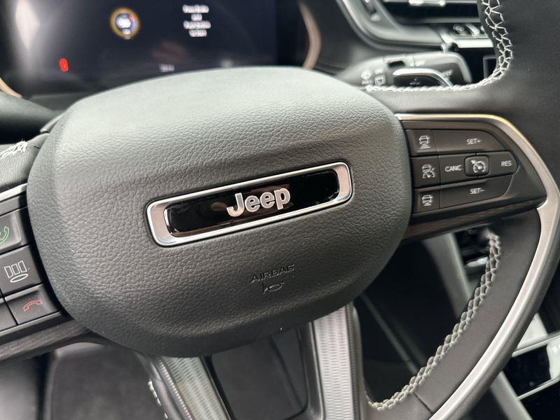 New 2025 Jeep Grand Cherokee L Laredo X 4x4Image 25