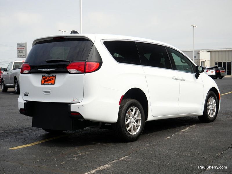 New 2026 Chrysler Voyager Lx