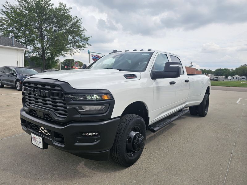 2025 RAM 3500 TradesmanImage 4