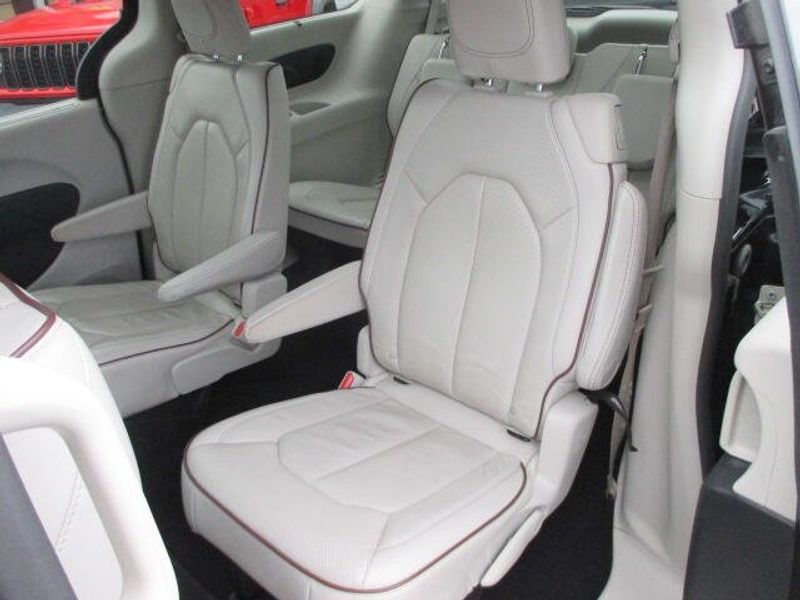 Used 2020 Chrysler Pacifica LimitedImage 23