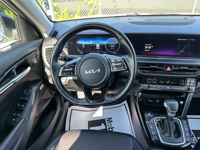 Used 2024 Kia Seltos SXImage 25