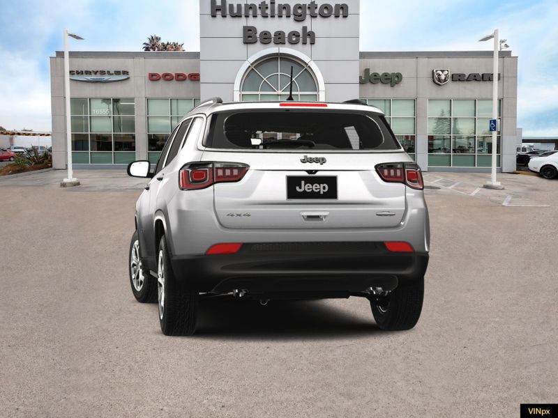 2025 Jeep Compass Latitude 4x4Image 13