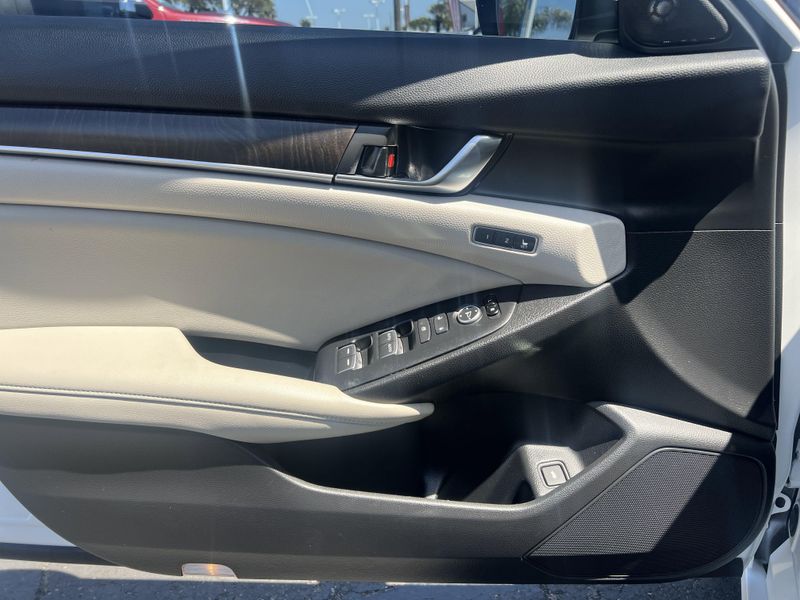 2019 Honda Accord Hybrid TouringImage 5