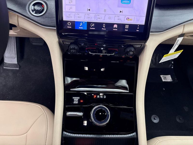 New 2025 Jeep Grand Cherokee Limited 4x4Image 12