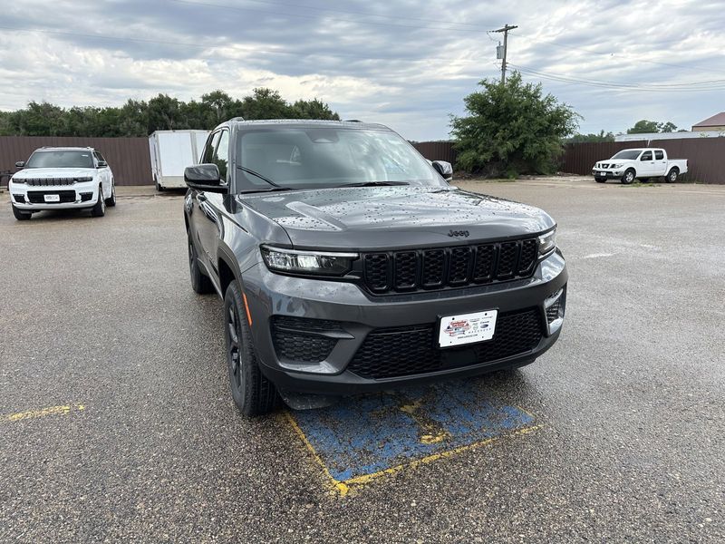 2024 Jeep Grand Cherokee Altitude X 4x4Image 2