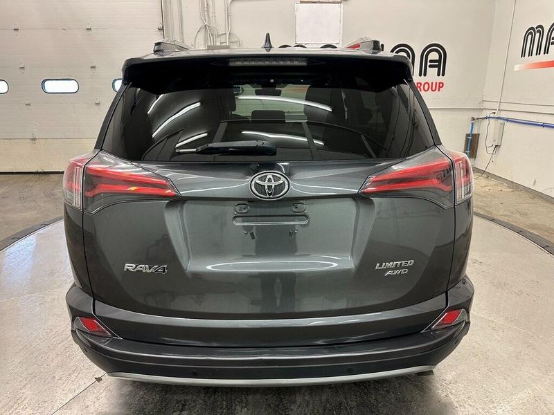 2018 Toyota RAV4 LimitedImage 15