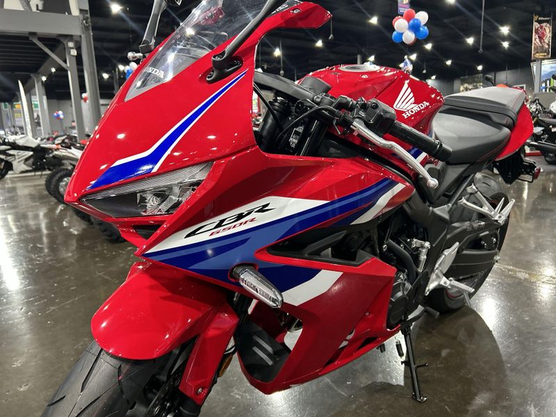 New 2026 Honda CBR650R E-CLUTCH Image 22