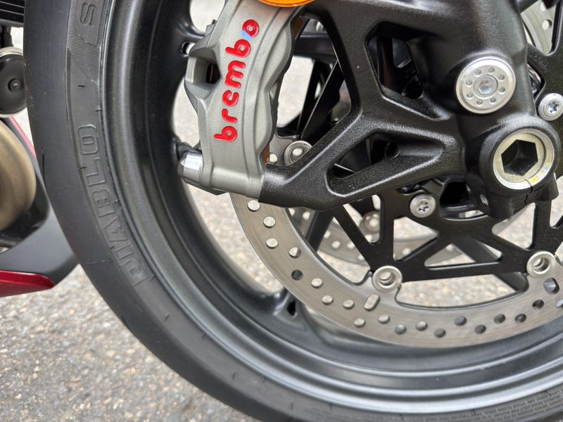 2025 Triumph Street Triple 765 RS - CARNIVAL RED 