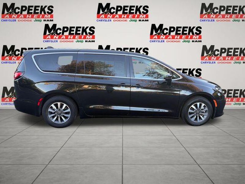 Used 2023 Chrysler Pacifica Hybrid Touring LImage 6