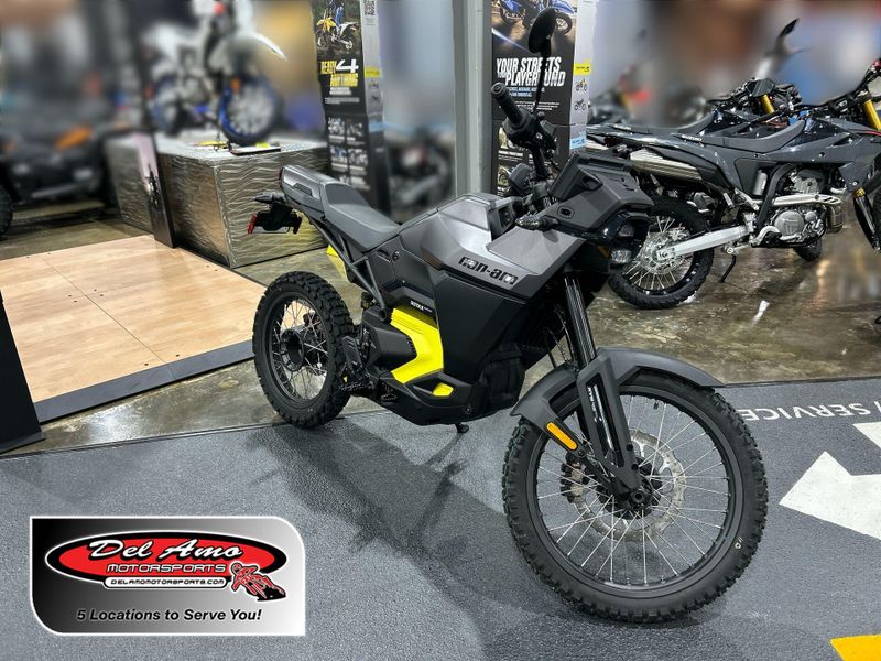 New 2025 Can-Am Origin  in a CARBON BLACK exterior color. Del Amo Motorsports of Redondo Beach (424) 390-7811 delamomotorsports.com 