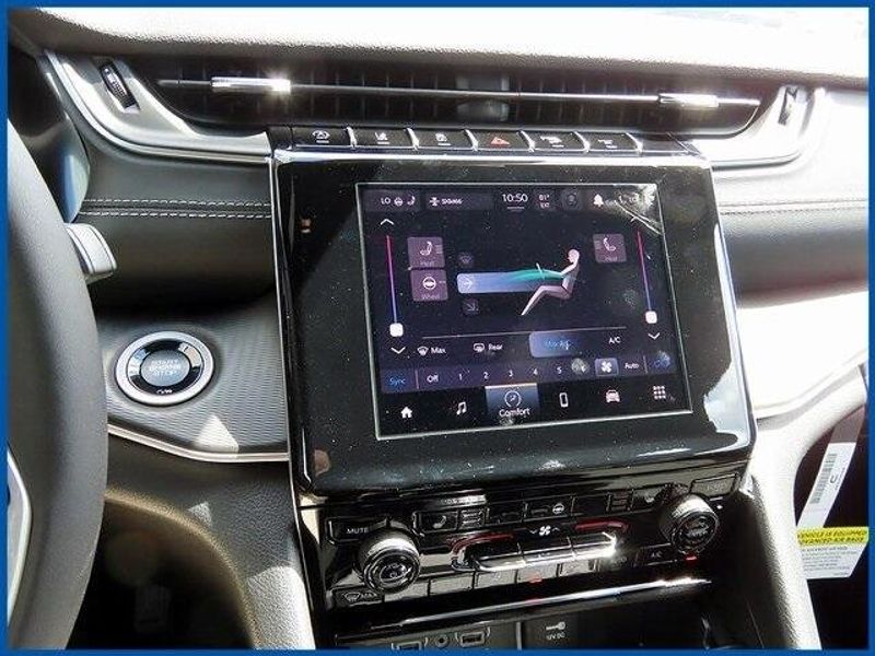New 2025 Jeep Grand Cherokee Altitude XImage 16