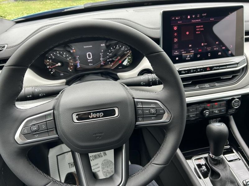 2025 Jeep Compass Limited photo 15