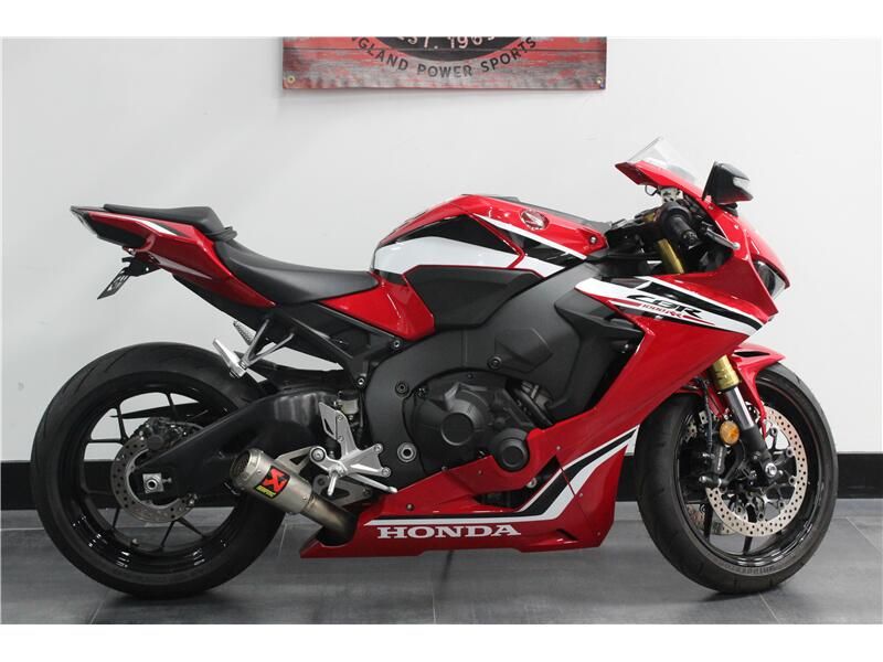 2021 Honda CBR1000RR Image 1