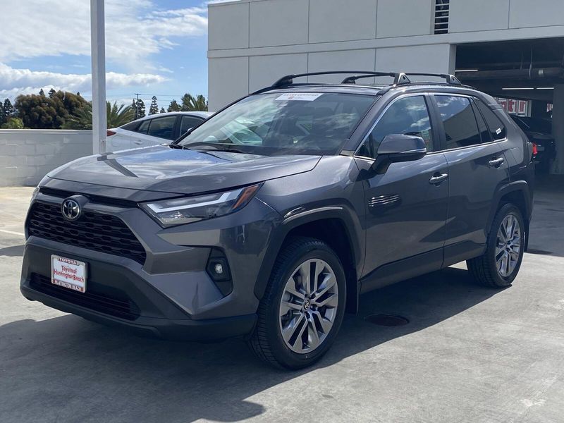 2022 Toyota RAV4 XLE PremiumImage 8