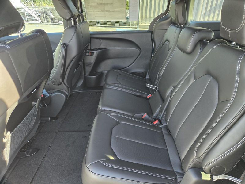 New 2026 Chrysler Pacifica Select
