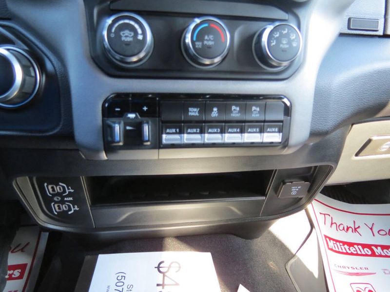 Used 2024 RAM 2500 Big Horn 4x4 4dr Crew Cab 6.3 ft. SB PickupImage 25