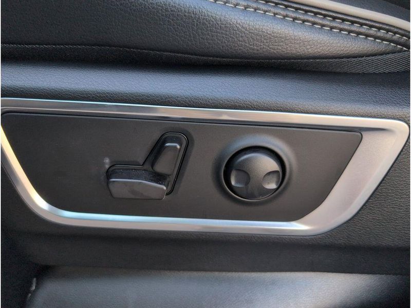 New 2025 RAM 1500 Laramie Crew Cab 4x4 5