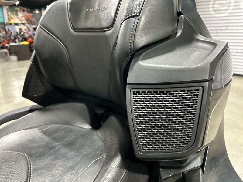 2018 Can-Am SPYDER RT-SE6  in a GREY exterior color. Del Amo Motorsports of Redondo Beach (424) 390-7811 delamomotorsports.com 