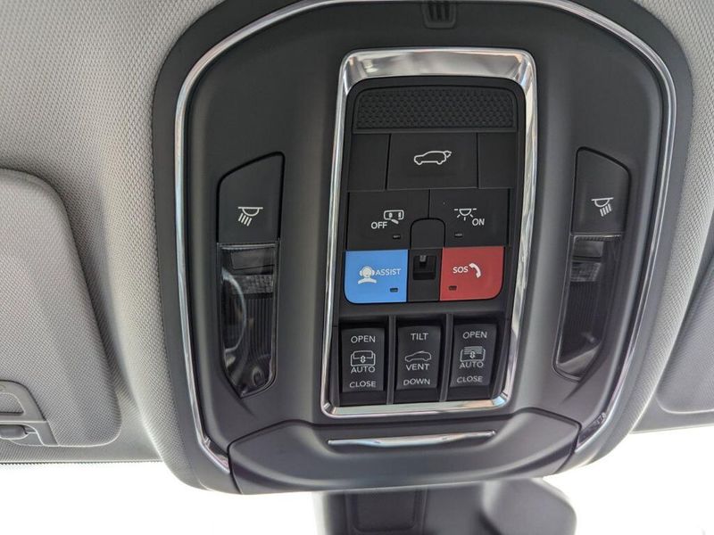 New 2024 Jeep Grand Cherokee L Limited 4x2Image 37