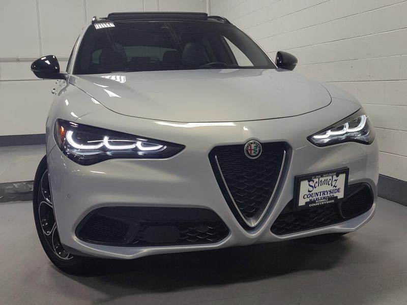 2024 Alfa Romeo Stelvio Ti AWD w/Sunroof/NavImage 3