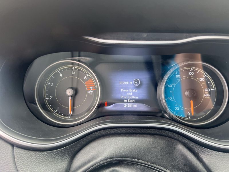 Used 2023 Jeep Cherokee Altitude LuxImage 35