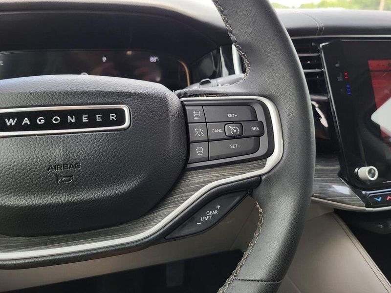 2022 Jeep Wagoneer Series IIIImage 16