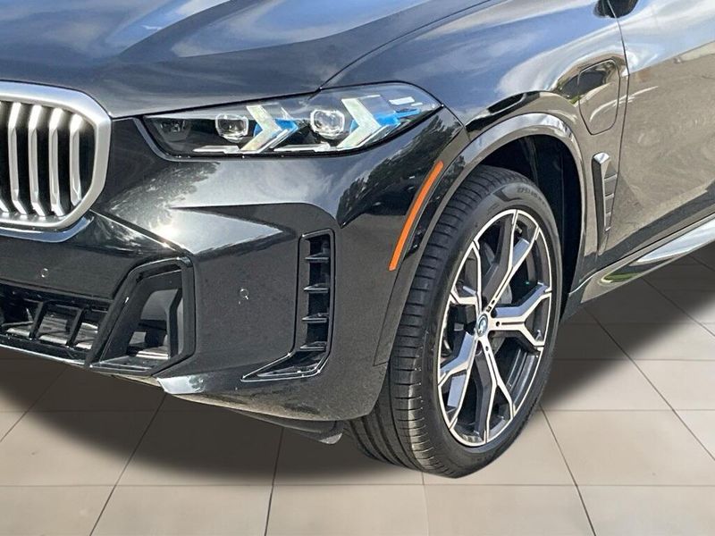 2025 BMW X5 xDrive50eImage 11