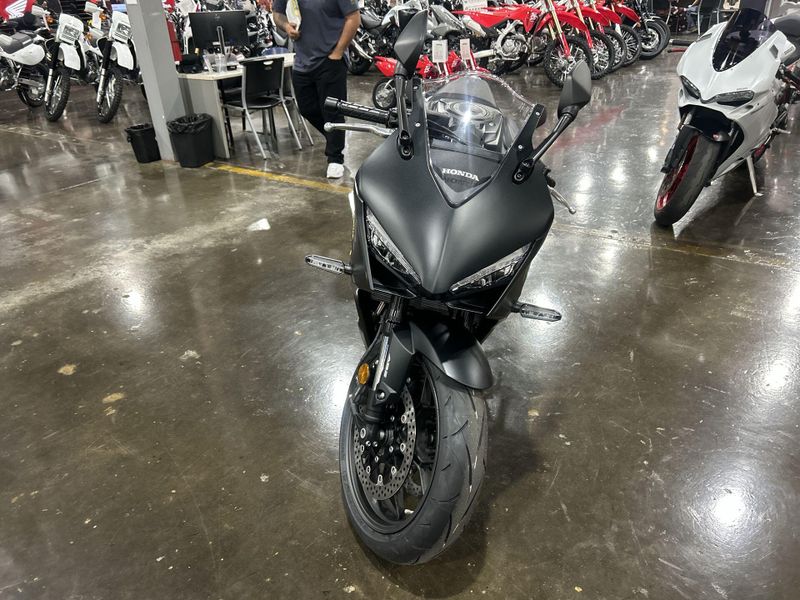 New 2026 Honda CBR650R E-CLUTCH Image 21