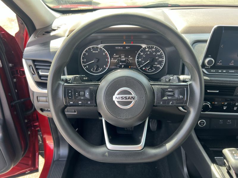 Used 2021 Nissan Rogue SImage 11