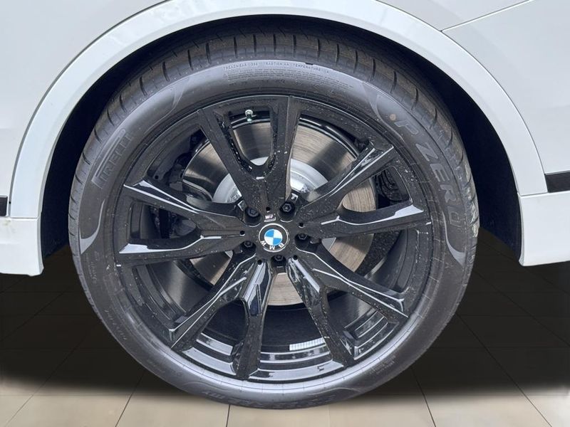 2025 BMW X7 M60iImage 17