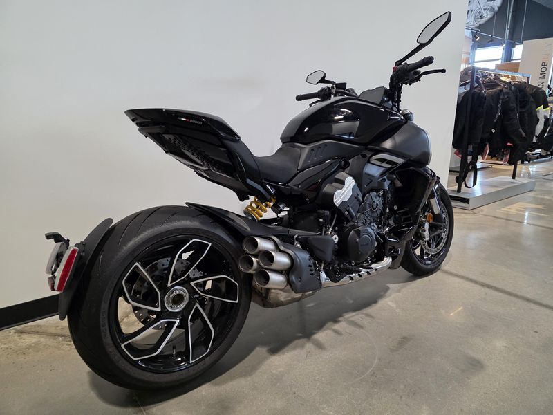 2025 Ducati Diavel V4