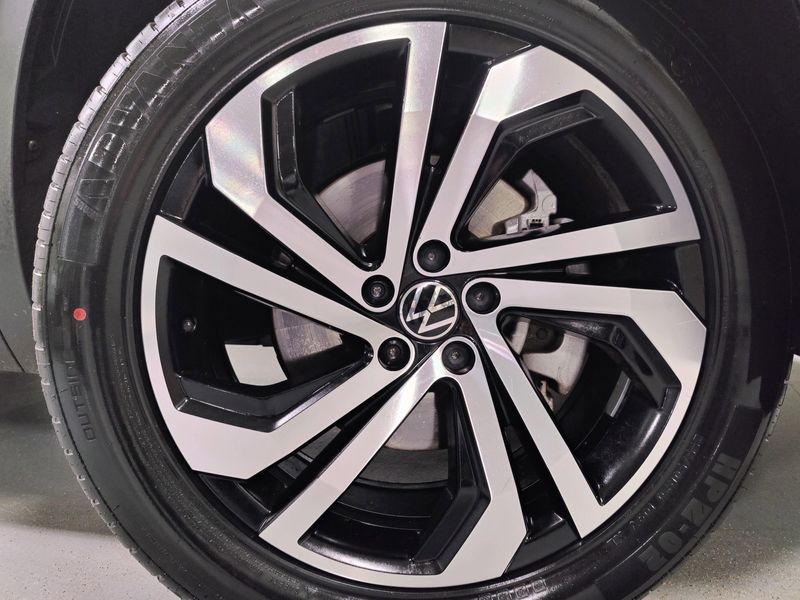 Used 2023 Volkswagen Atlas Cross Sport V6 SEL AWD w/Sunroof/NavImage 27