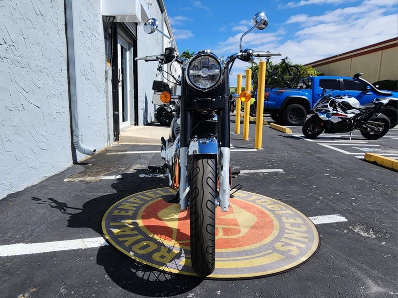 New 2026 Royal Enfield CLASSIC 650 Image 2
